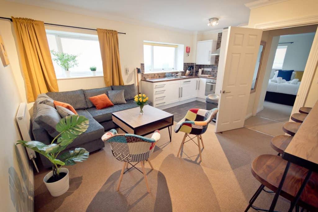Top View 2 Bedroom Apartments Plymouth Buitenkant foto