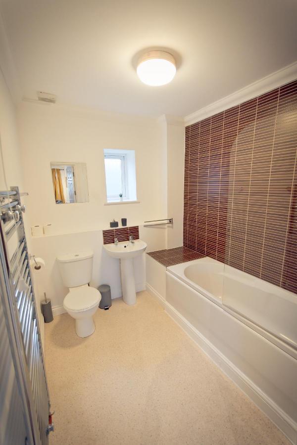 Top View 2 Bedroom Apartments Plymouth Buitenkant foto